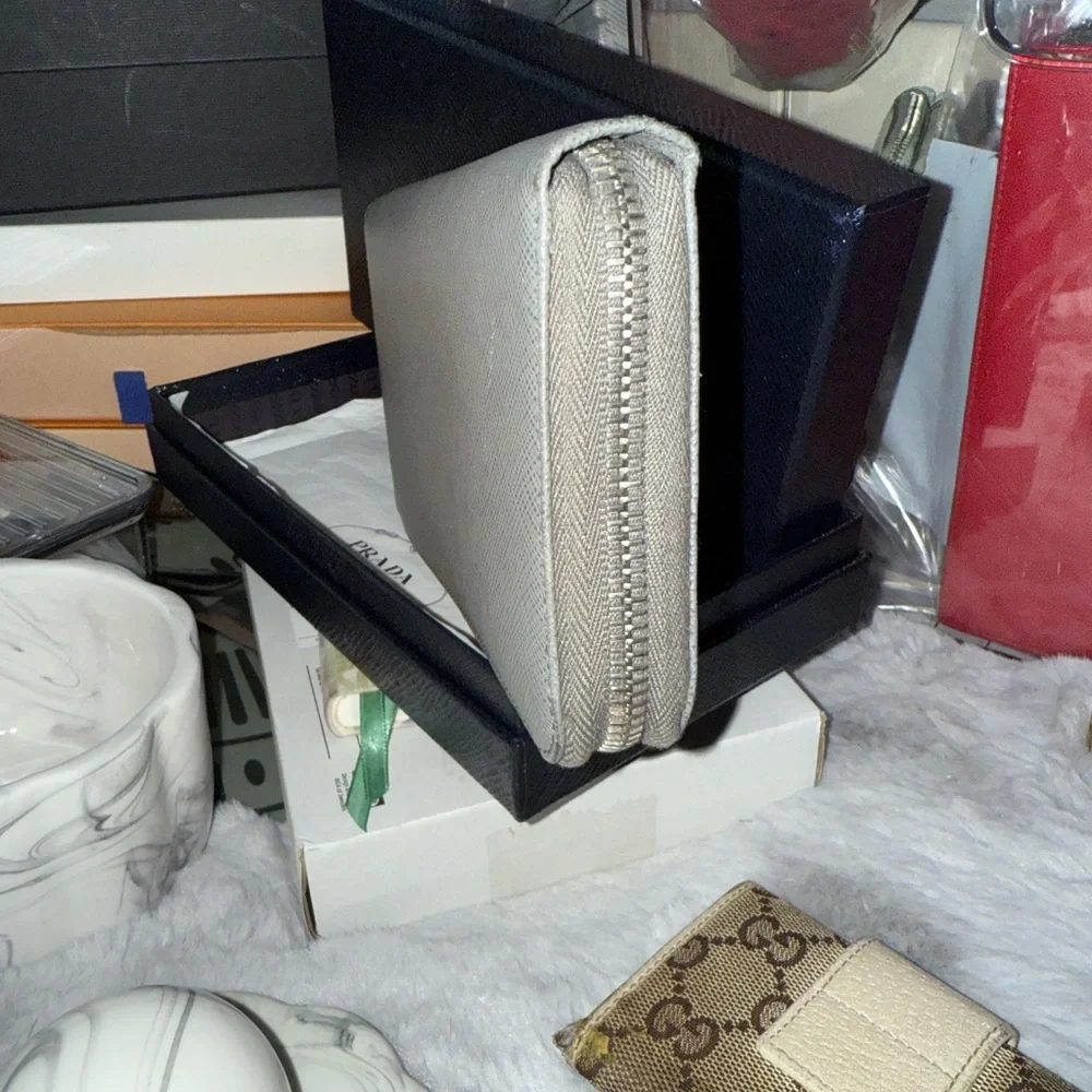 Prada Gray Textured Wallet - Picture 5 of 15